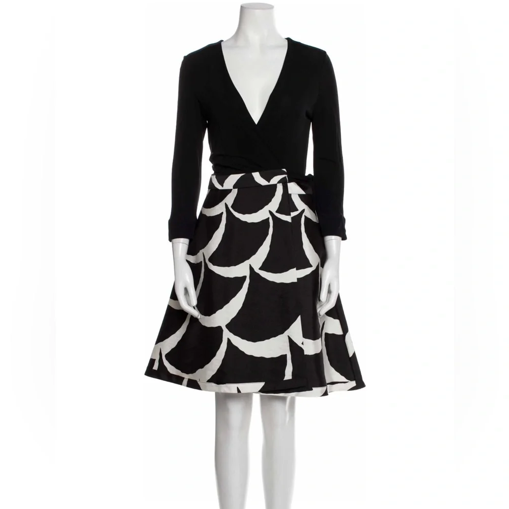 Diane von Furstenberg Printed Knee-Length Dress - Picture 3 of 3